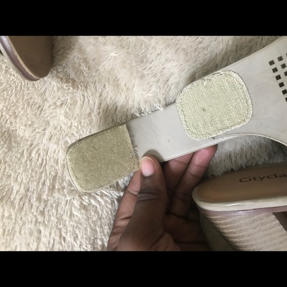 Tan/Nude Open toed Heels - Picture 4 of 6